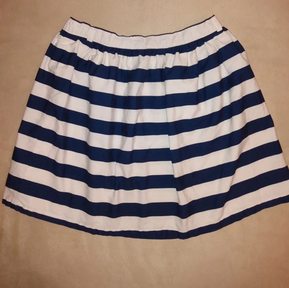 Gymboree girl's navy blue and white stripped skirt size 10